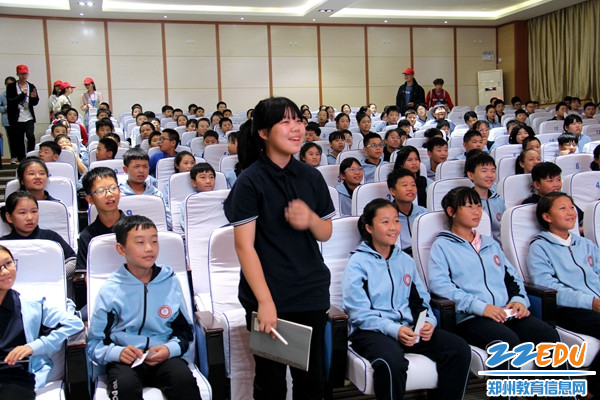 4看她多自信 4看她多自信