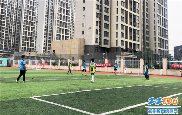 2、赛场上奋力拼搏 2、赛场上奋力拼搏