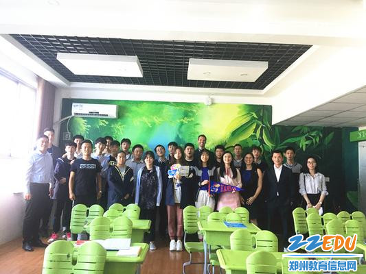 美国招生团队与国际部部分学子合影_副本 美国招生团队与国际部部分学子合影_副本