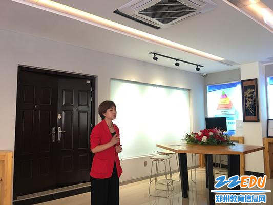 年级长崔雯华老师详细介绍国际部学生三年规划_副本 年级长崔雯华老师详细介绍国际部学生三年规划_副本