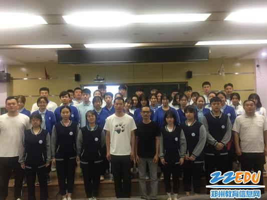 全体学生会干部合影 全体学生会干部合影