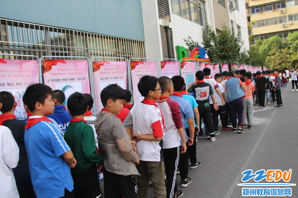 学生观看展架内容2_调整大小 学生观看展架内容2_调整大小