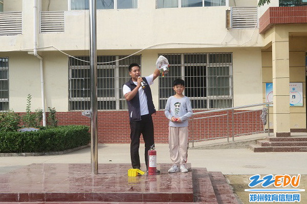 教学生如何使用防毒面具_调整大小 教学生如何使用防毒面具_调整大小