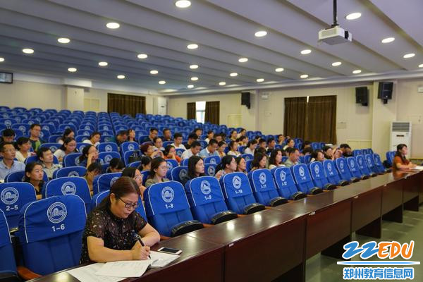 3郑州三十一中学区各学校领导教师认真聆听 3郑州三十一中学区各学校领导教师认真聆听