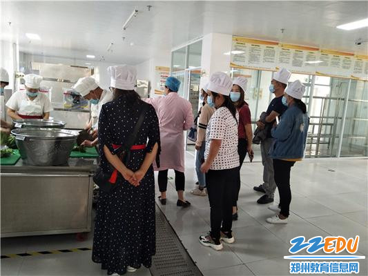 食堂实地参观 食堂实地参观