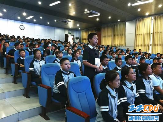 学生们认真聆听_副本 学生们认真聆听_副本