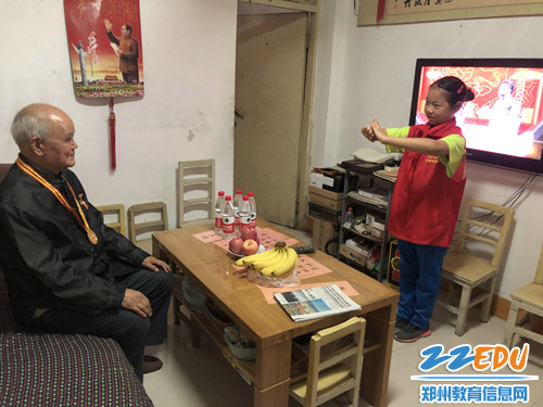 3.三八中队的少先队员们精心准备了节目献给老教师 3.三八中队的少先队员们精心准备了节目献给老教师