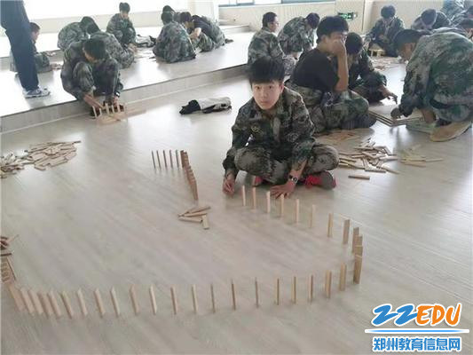 体验多米诺骨牌 体验多米诺骨牌