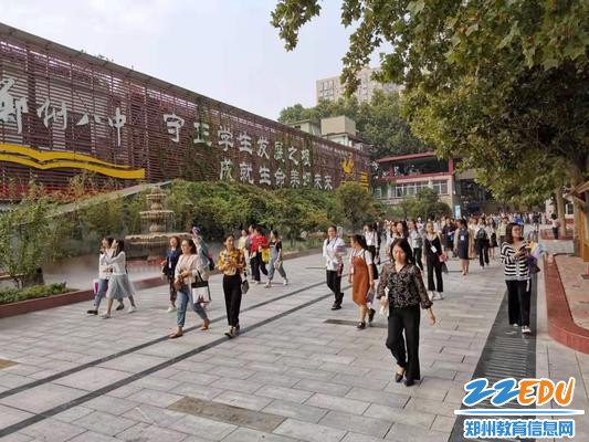 参会老师走进郑州八中校园 参会老师走进郑州八中校园