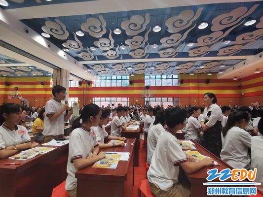 中学与小学组在不同课题示范 中学与小学组在不同课题示范