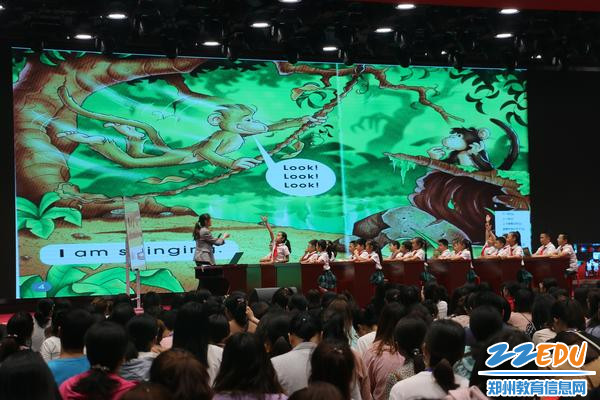 中学与小学组在不同会场进行课例示范 中学与小学组在不同会场进行课例示范