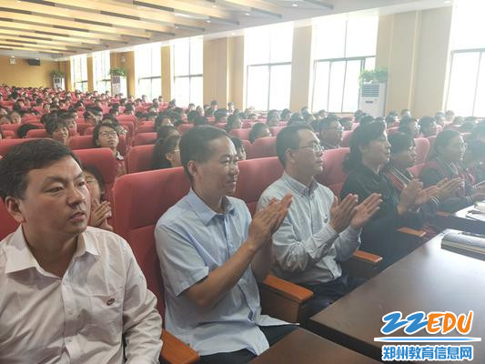 学校领导参与活动 学校领导参与活动