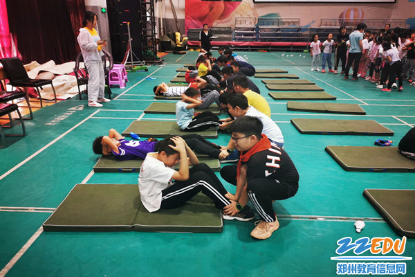 2仰卧起坐 2仰卧起坐