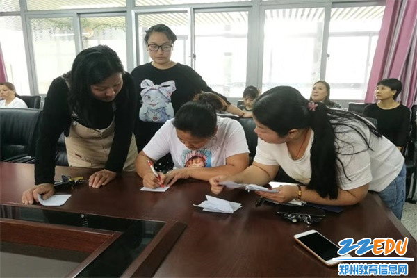 2家长代表唱票 2家长代表唱票