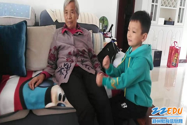 6为老人捶腿 6为老人捶腿