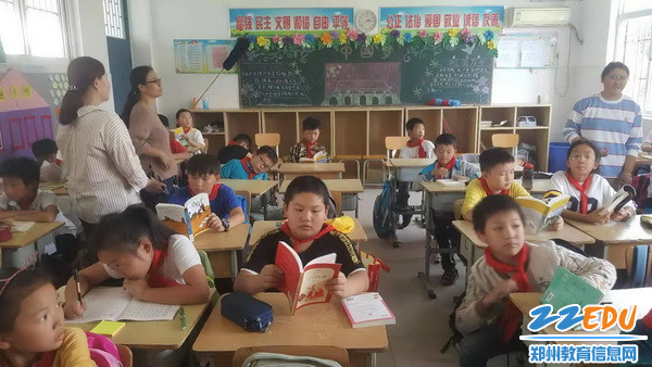 检查组对各班班级文化建设情况进行检查并打分_调整大小 检查组对各班班级文化建设情况进行检查并打分_调整大小