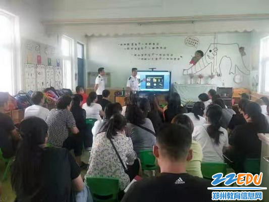 大二班培训现场_调整大小 大二班培训现场_调整大小