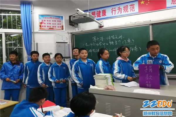 各班级募捐现场 各班级募捐现场