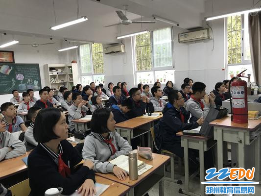 郑州八中学生认真听课中 - 副本 郑州八中学生认真听课中 - 副本