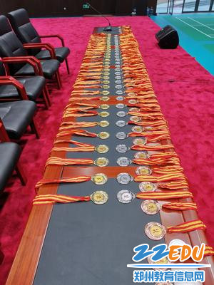 金光熠熠的奖牌 金光熠熠的奖牌