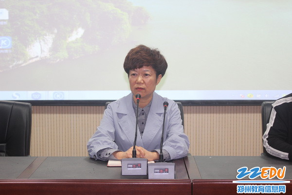 校长杨丽梅发言_调整大小 校长杨丽梅发言_调整大小