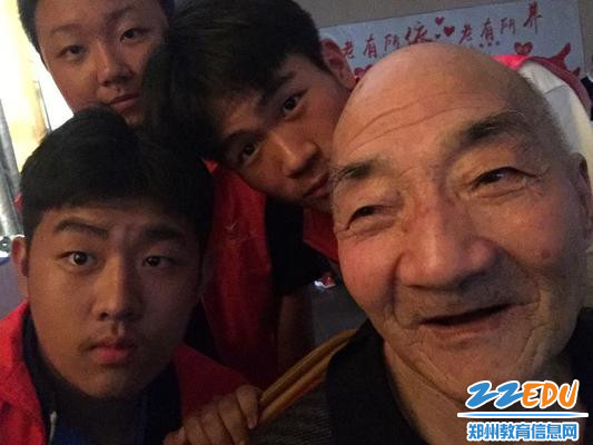 6、老人笑开颜_副本 6、老人笑开颜_副本