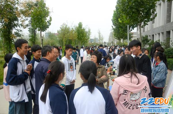 社团招新活动现场 社团招新活动现场