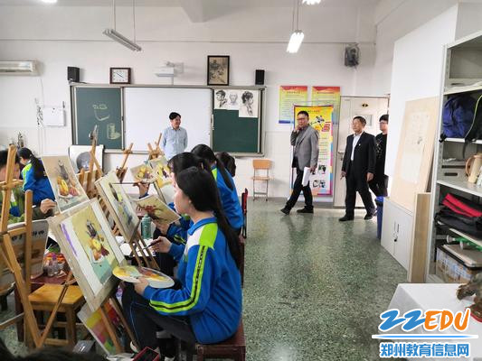 检查组视察学校工作 检查组视察学校工作