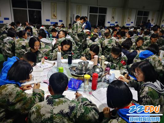 4.学生们的晚间集体大自习 - 副本 4.学生们的晚间集体大自习 - 副本