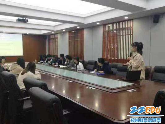 轩辕实验中学青年教师聆听专题讲座 轩辕实验中学青年教师聆听专题讲座