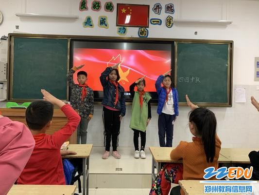 2019.1021南阳小学组织观看视频《致敬红领巾》3_调整大小 2019.1021南阳小学组织观看视频《致敬红领巾》3_调整大小