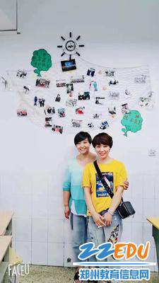 家长来参观班级特色文化墙,赞不绝口 家长来参观班级特色文化墙,赞不绝口