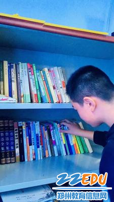 琳琅满目的班级图书角 琳琅满目的班级图书角