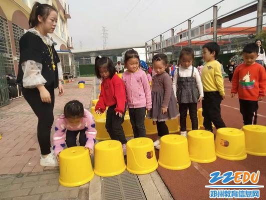 2.连搬椅子都要整齐划一_调整大小 2.连搬椅子都要整齐划一_调整大小