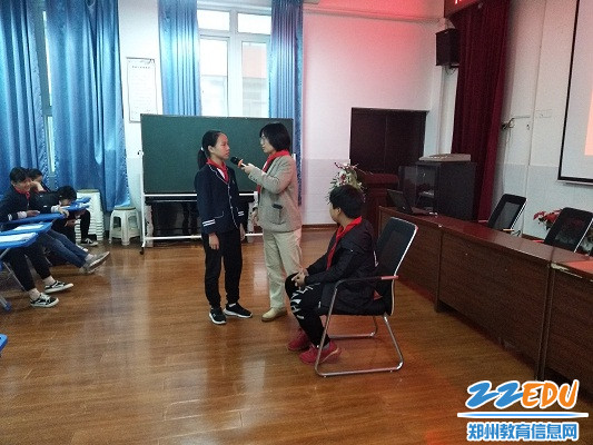 学生体验情绪冲,分享感受 学生体验情绪冲,分享感受