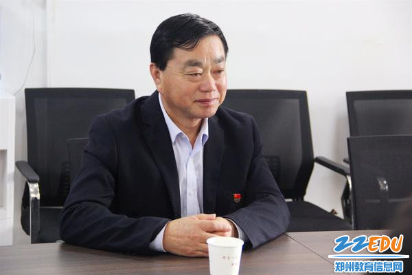 校长于志明聆听检查组意见 校长于志明聆听检查组意见