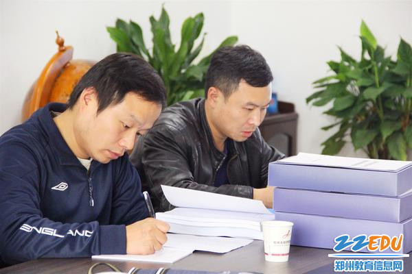 检查组查阅资料 检查组查阅资料