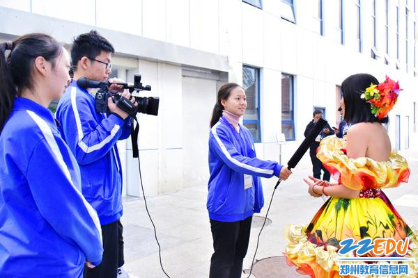 郑州47中电视台小记者采访活动1