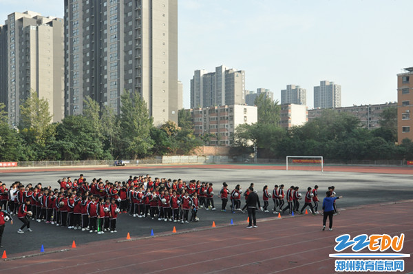 学生在老师安排下按序退场_副本 学生在老师安排下按序退场_副本
