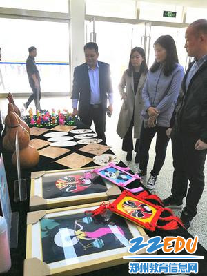 参观学生作品_副本 参观学生作品_副本