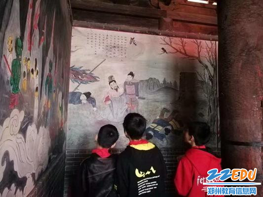 学生们认真观察_调整大小 学生们认真观察_调整大小