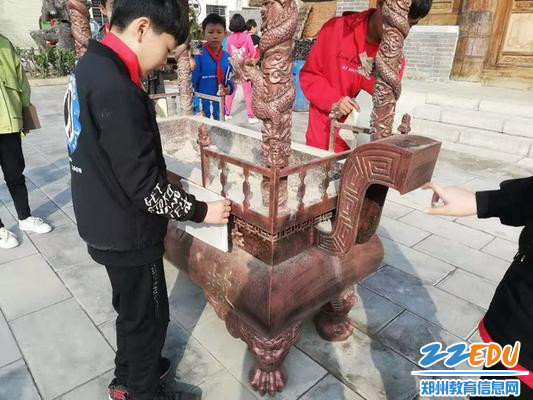 研学活动过程中学生进行观察、测量、记录_调整大小 研学活动过程中学生进行观察、测量、记录_调整大小