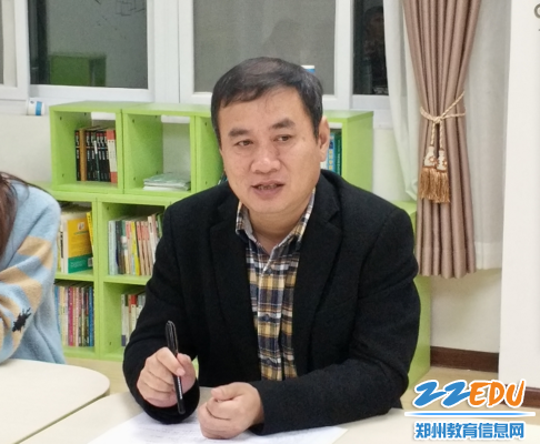 4.七年级年级长董光永老师跟大家交流班委建设 4.七年级年级长董光永老师跟大家交流班委建设