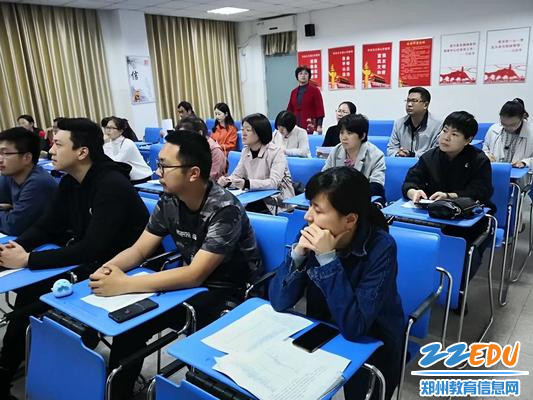 老师们认真培训,确保演练顺利进行 老师们认真培训,确保演练顺利进行