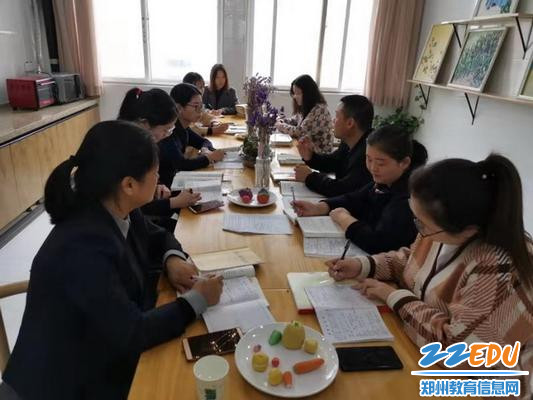 赵杰老师与老师们交流刘杨老师课堂_调整大小 赵杰老师与老师们交流刘杨老师课堂_调整大小