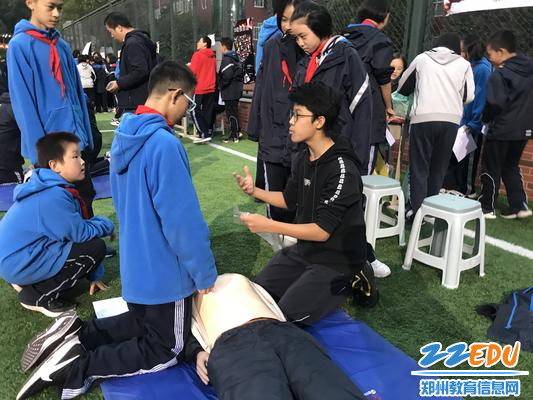 4.生命救护社在展示生命救护 - 副本 4.生命救护社在展示生命救护 - 副本