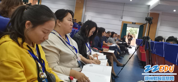 回中学习团队认真听报告 回中学习团队认真听报告