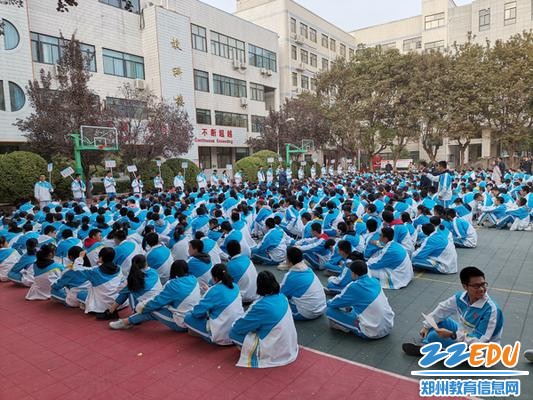 1郑州四中举行住校生宿舍消防应急疏散演练活动 1郑州四中举行住校生宿舍消防应急疏散演练活动