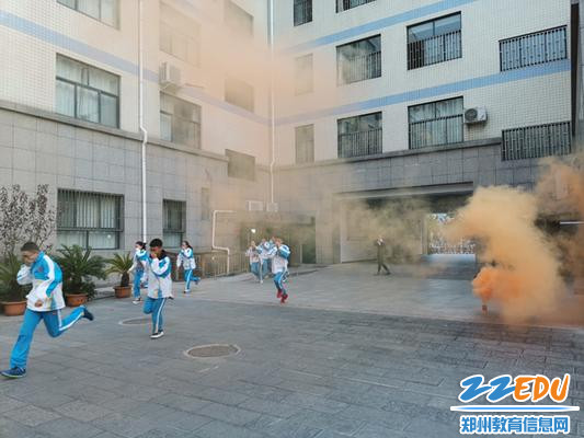 4穿过烟雾区 4穿过烟雾区