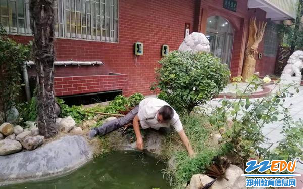 清理池塘 清理池塘